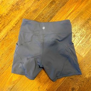 Lulu bike shorts size small never worn -gray